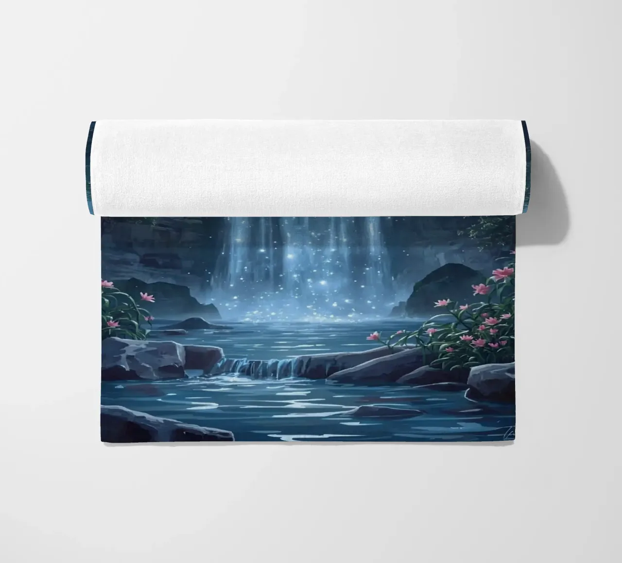 Cascata al chiaro di luna con fiori telo mare da DesignDoodle