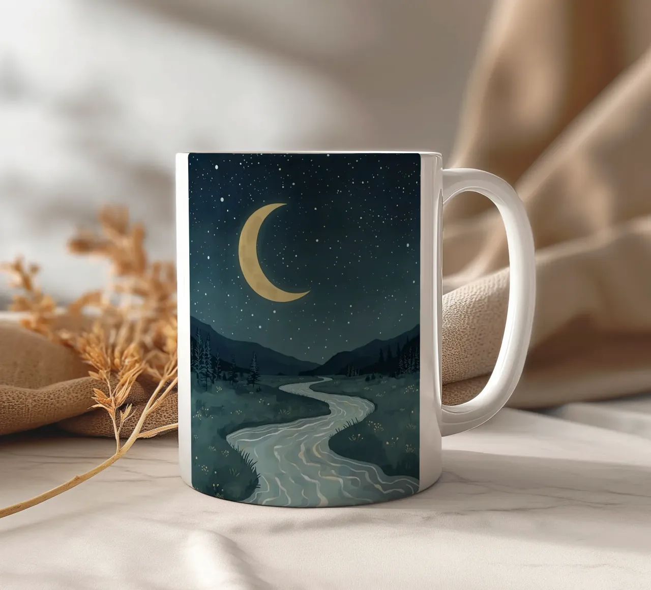 Paesaggio notturno tranquillo con luna e stelle del fiume tazza in ceramica da DesignDoodle