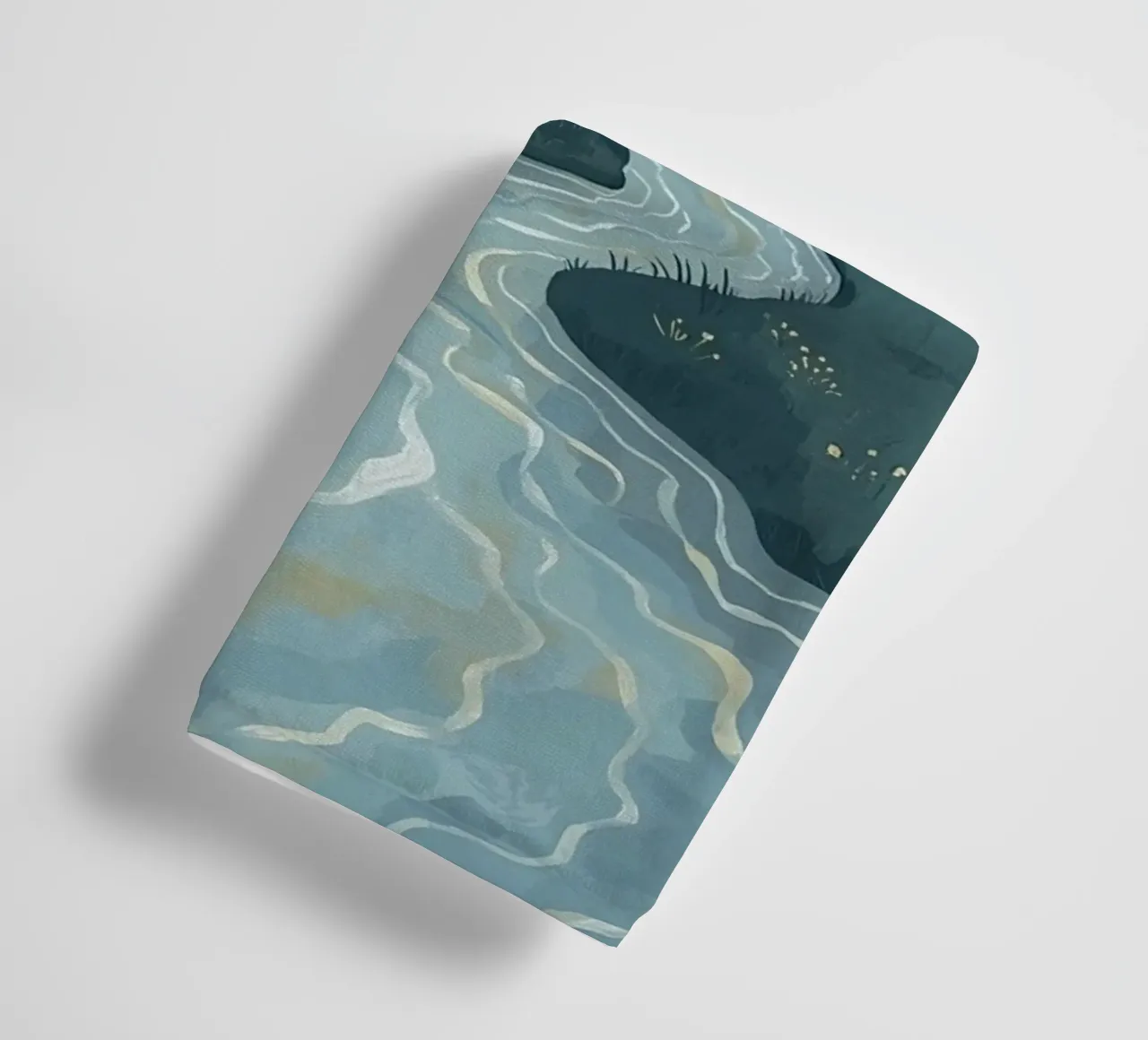 Paesaggio notturno tranquillo con luna e stelle del fiume asciugamano da bagno da DesignDoodle
