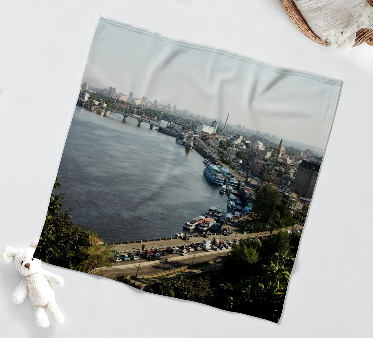 Kyiv amore mio, Ucraina coperta in pile da Simon Koy