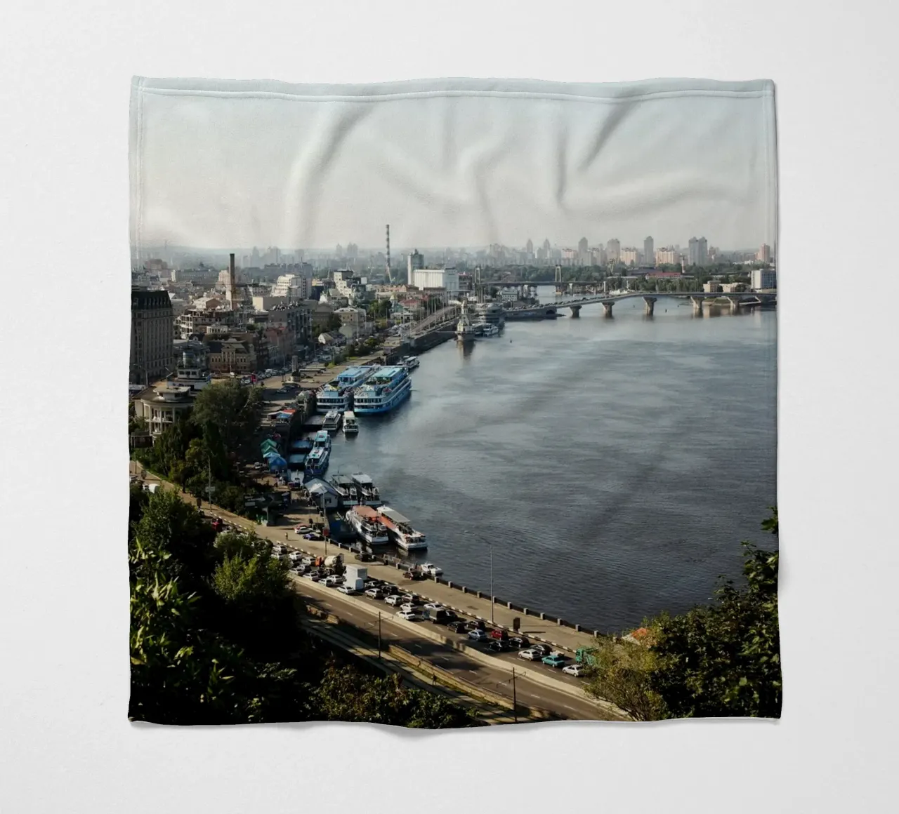 Kyiv amore mio, Ucraina coperta in pile da Simon Koy