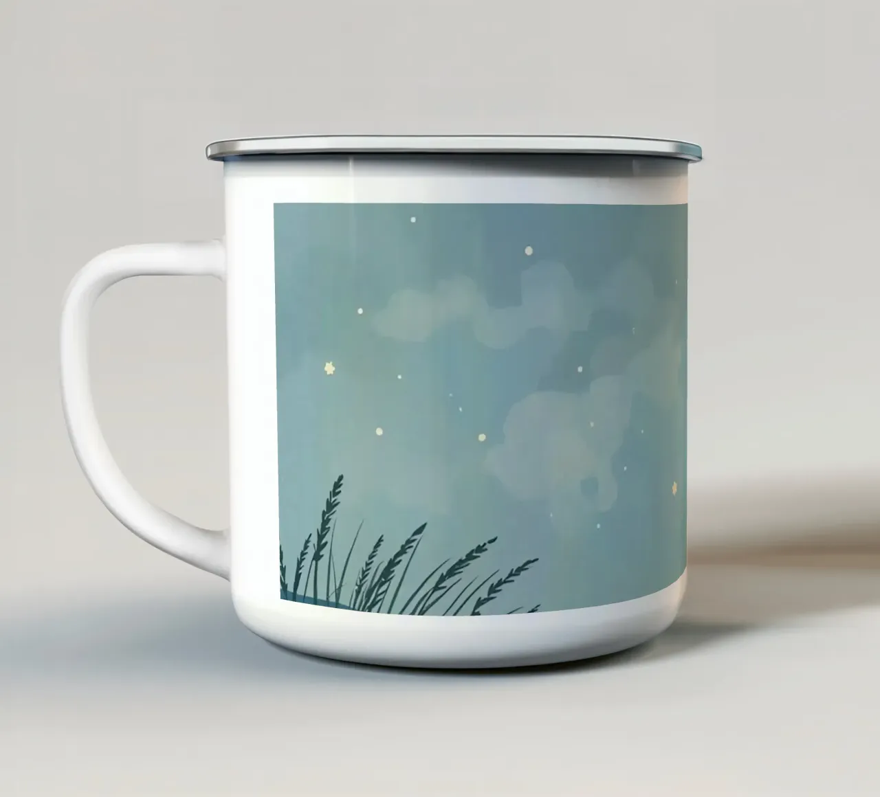 Scena notturna con luna, stelle, acqua e canne tazza in smalto da DesignDoodle
