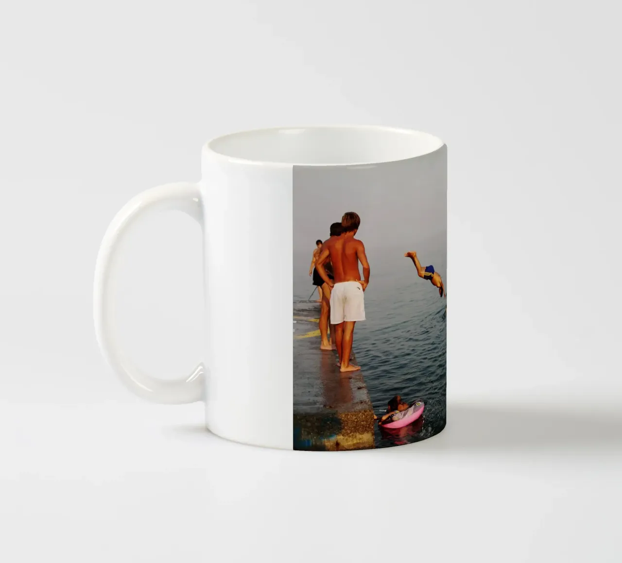 Spiaggia in Ucraina, Odessa tazza in ceramica da Simon Koy