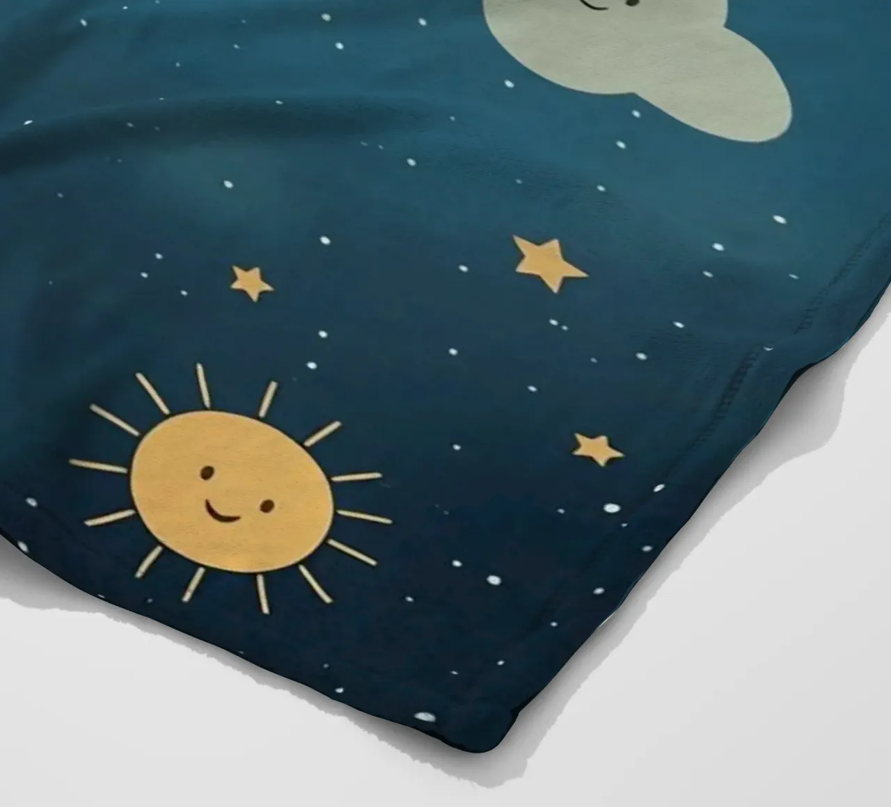 Cielo notturno con corpi celesti e nuvole coperta in pile da DesignDoodle