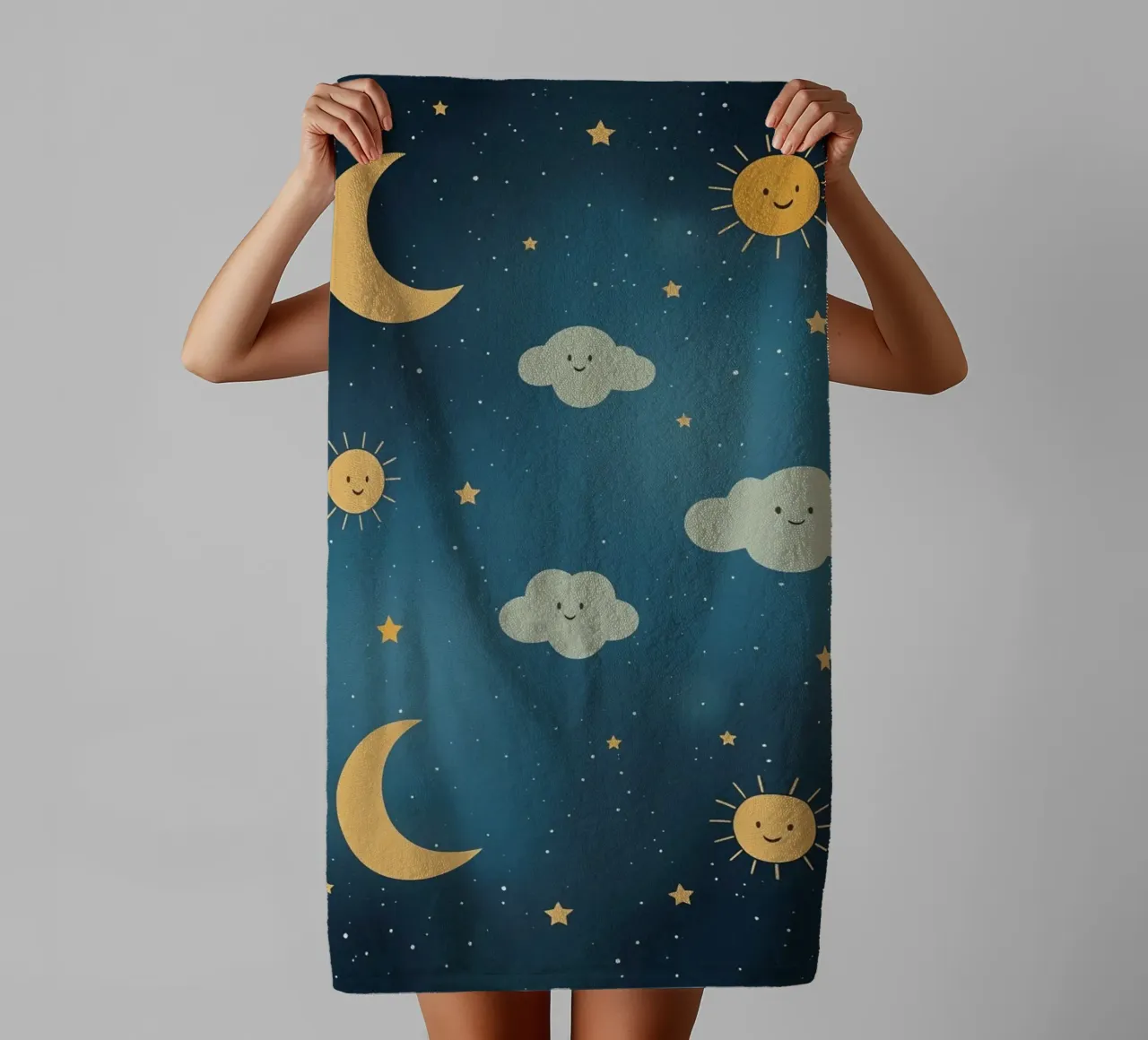 Cielo notturno con corpi celesti e nuvole asciugamano da bagno da DesignDoodle