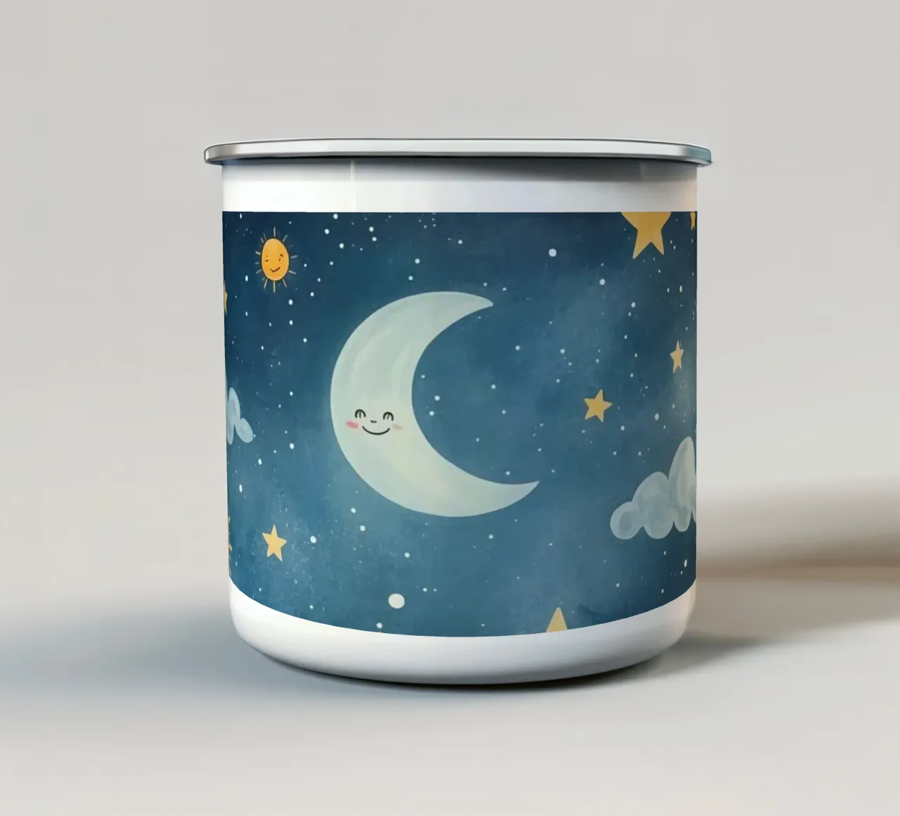 Cielo notturno con luna, sole, nuvole e stelle tazza in smalto da DesignDoodle