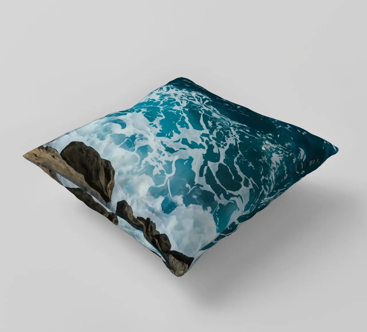 Onde oceaniche che si infrangono sulle rocce cuscino da DesignDoodle