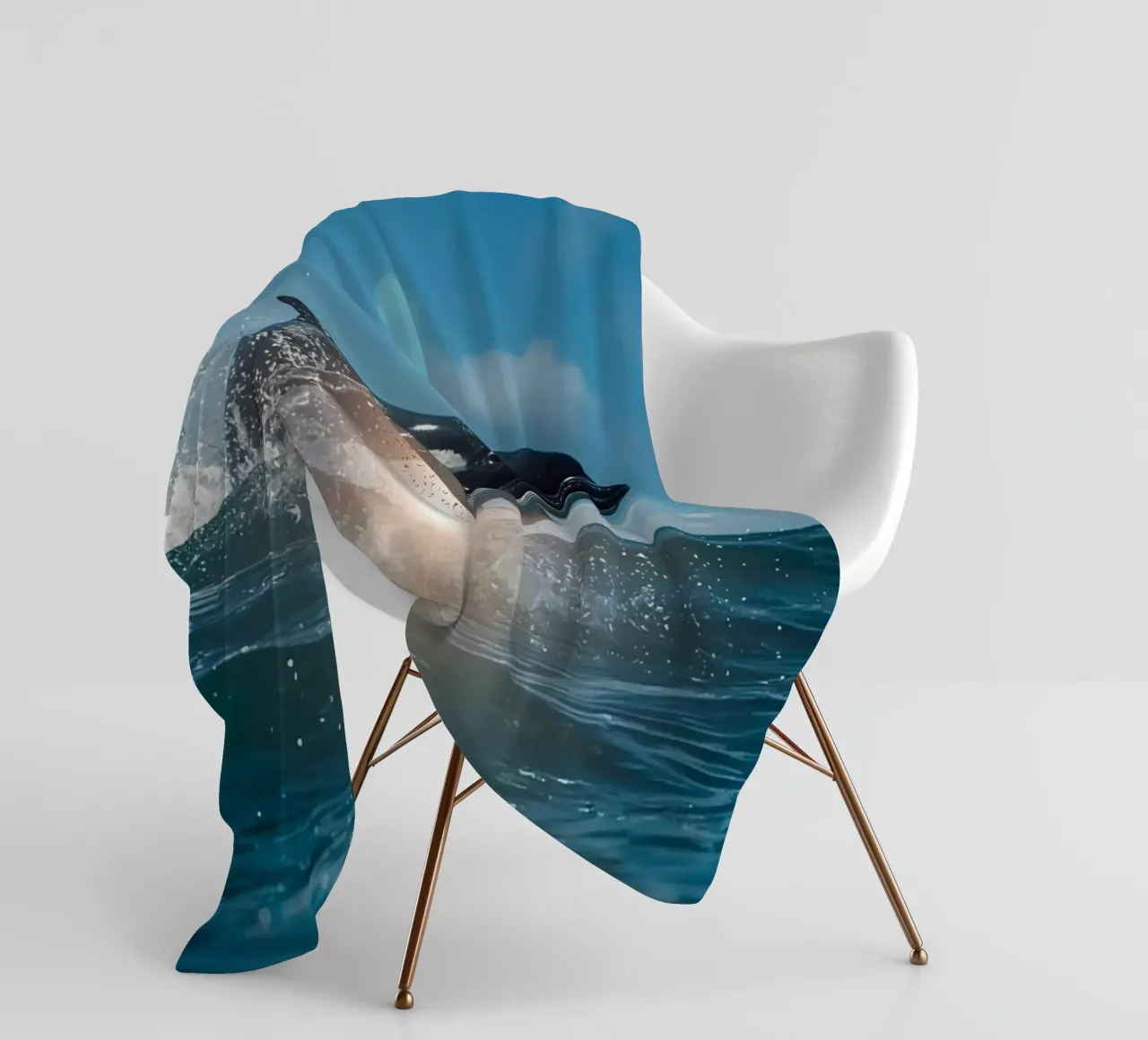 Orca che fa breccia nell'oceano Superficie dell'oceano coperta in pile da DesignDoodle
