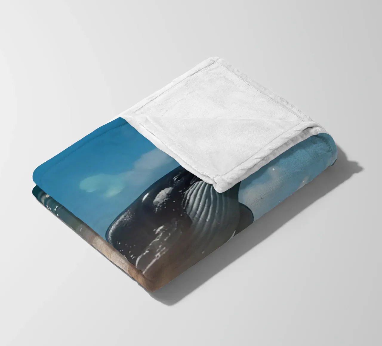 Orca che fa breccia nell'oceano Superficie dell'oceano coperta in pile da DesignDoodle