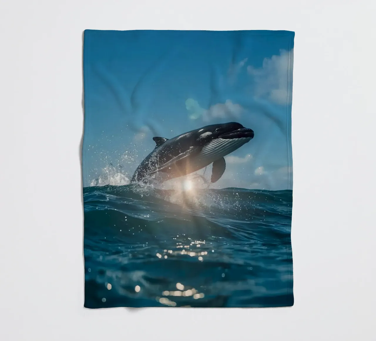 Orca che fa breccia nell'oceano Superficie dell'oceano coperta in pile da DesignDoodle