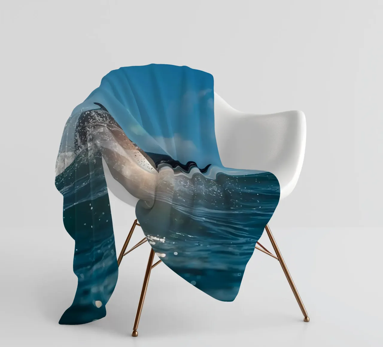 Orca che fa breccia nell'oceano Superficie dell'oceano coperta in pile da DesignDoodle