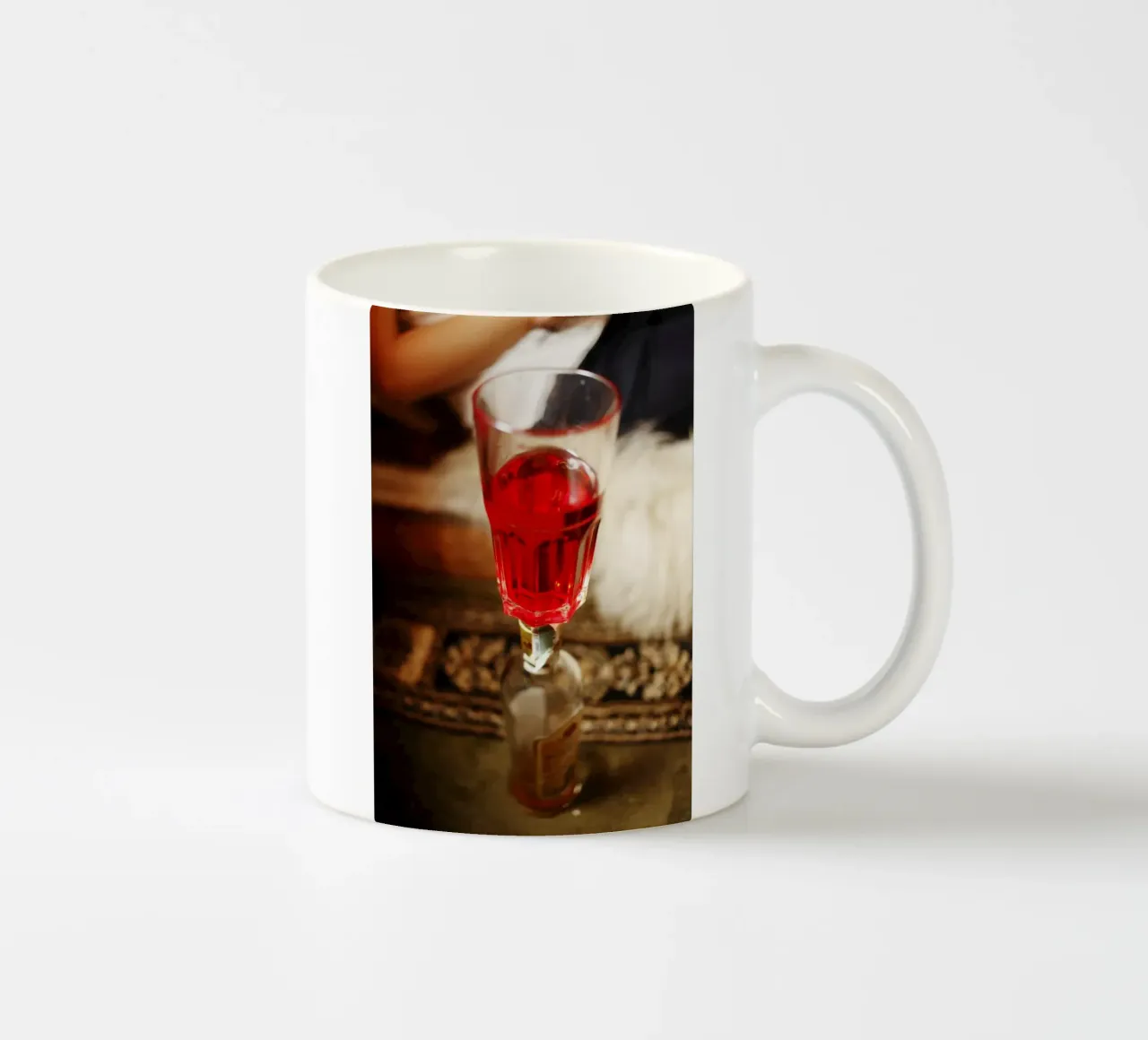 Vita notturna in Ucraina tazza in ceramica da Simon Koy