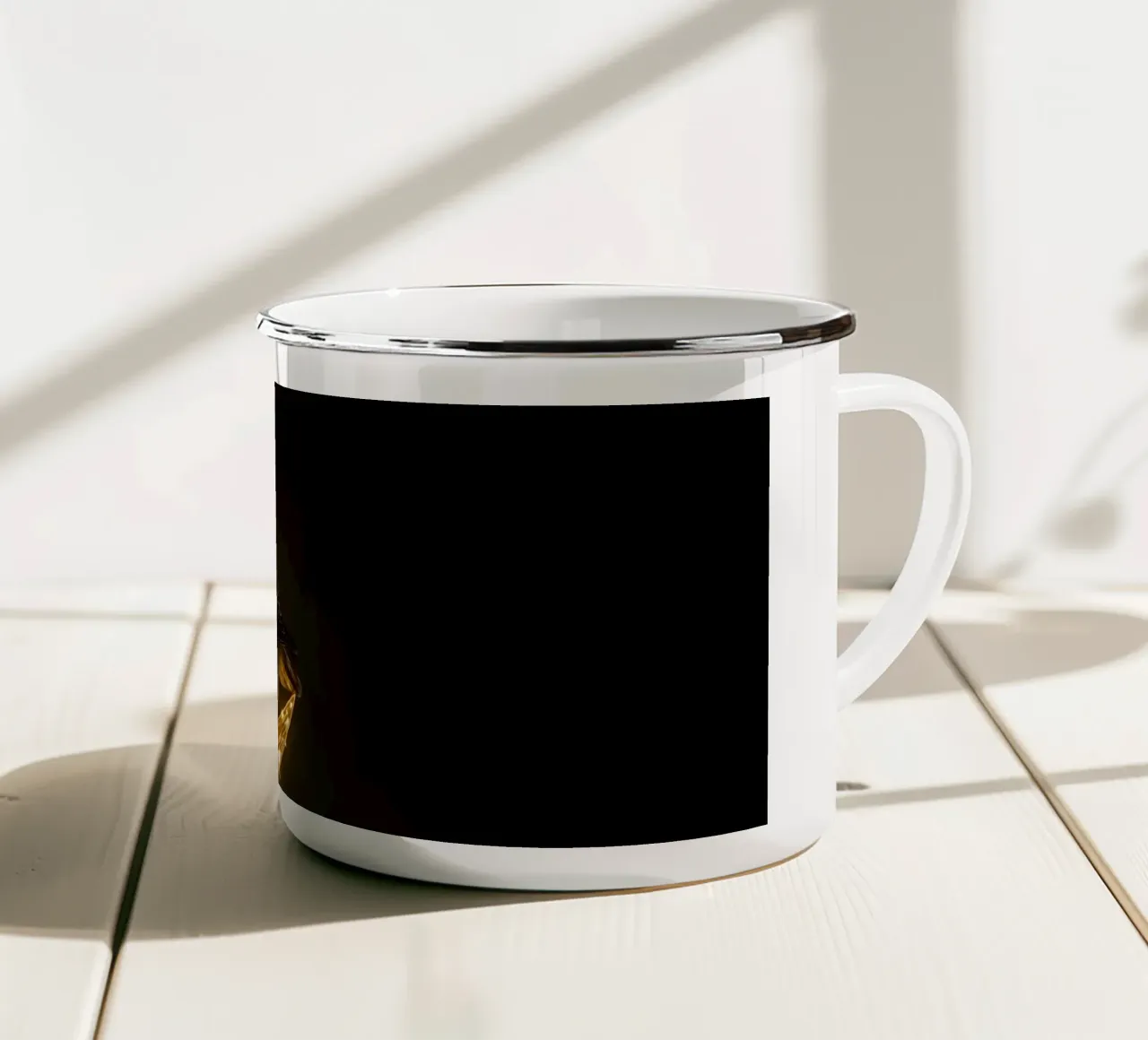 Gufo su decorazione a mezzaluna illuminata tazza in smalto da DesignDoodle