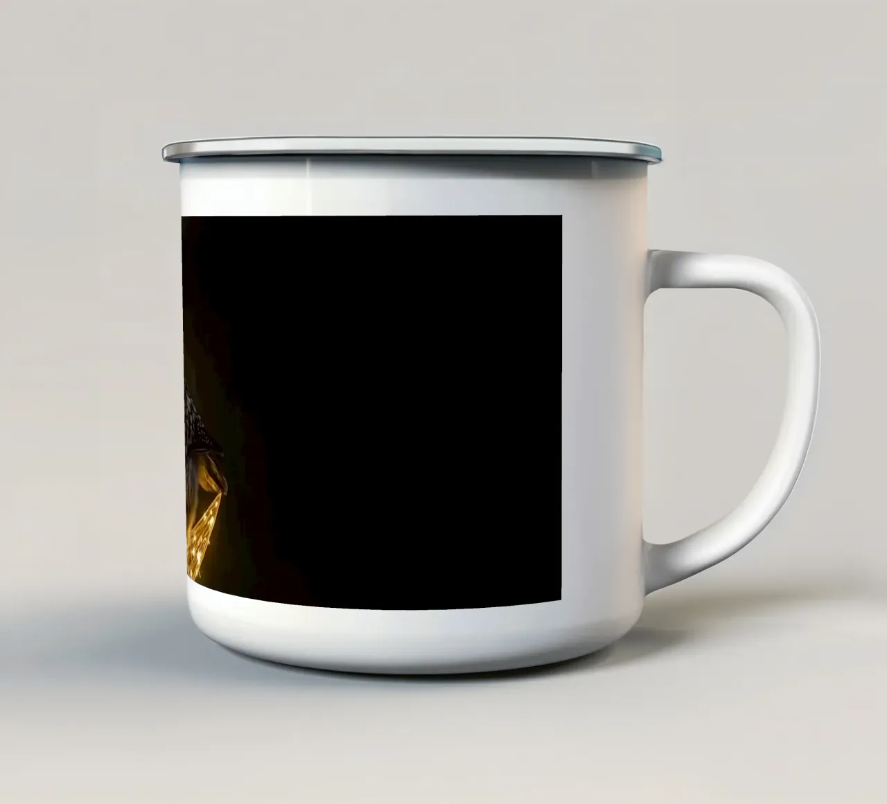 Gufo su decorazione a mezzaluna illuminata tazza in smalto da DesignDoodle