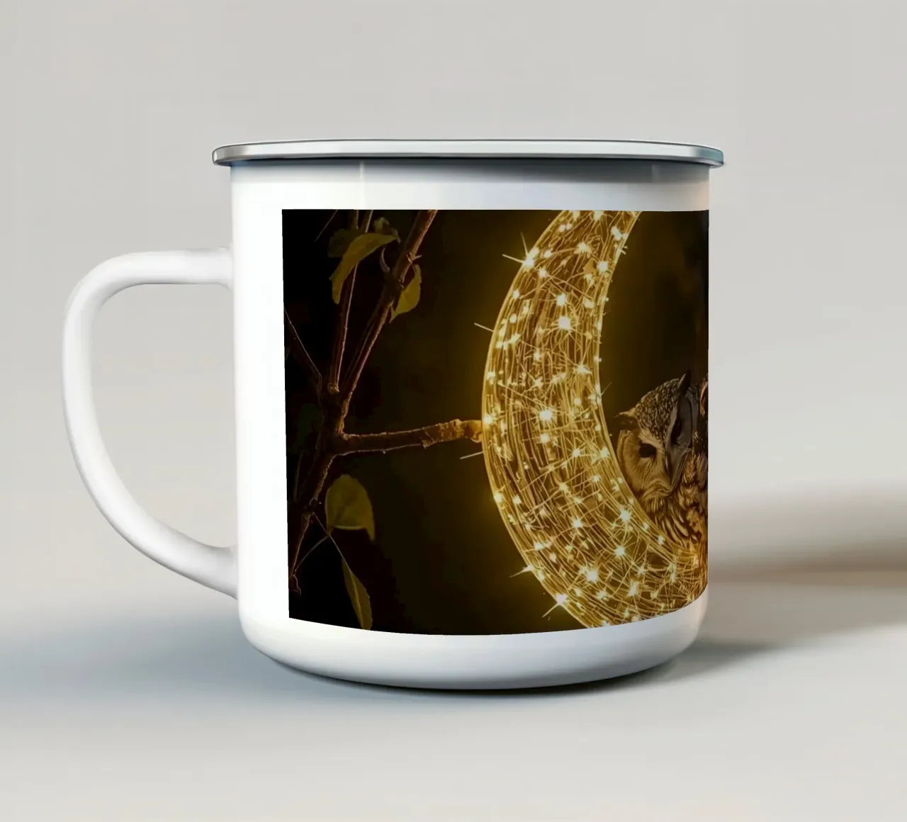 Gufo su decorazione a mezzaluna illuminata tazza in smalto da DesignDoodle