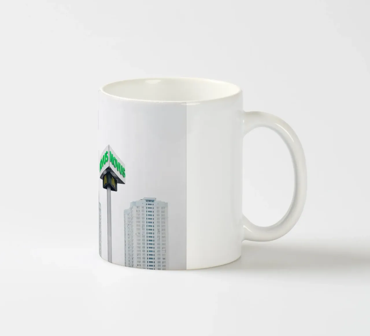 Edifici alti Kyiv, Ucraina tazza in ceramica da Simon Koy