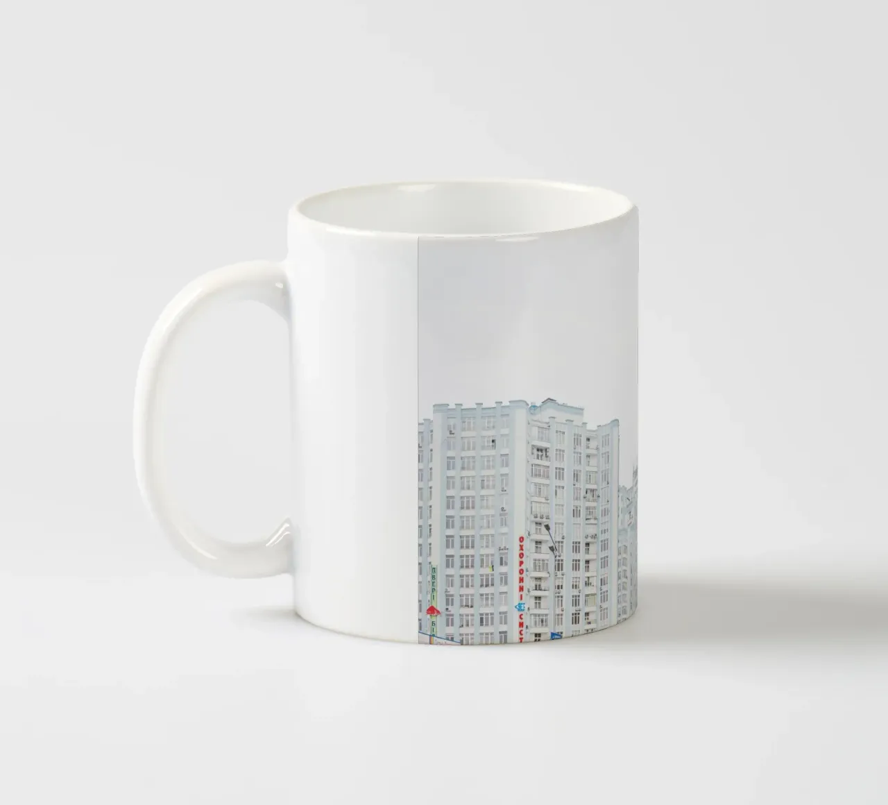 Edifici alti Kyiv, Ucraina tazza in ceramica da Simon Koy