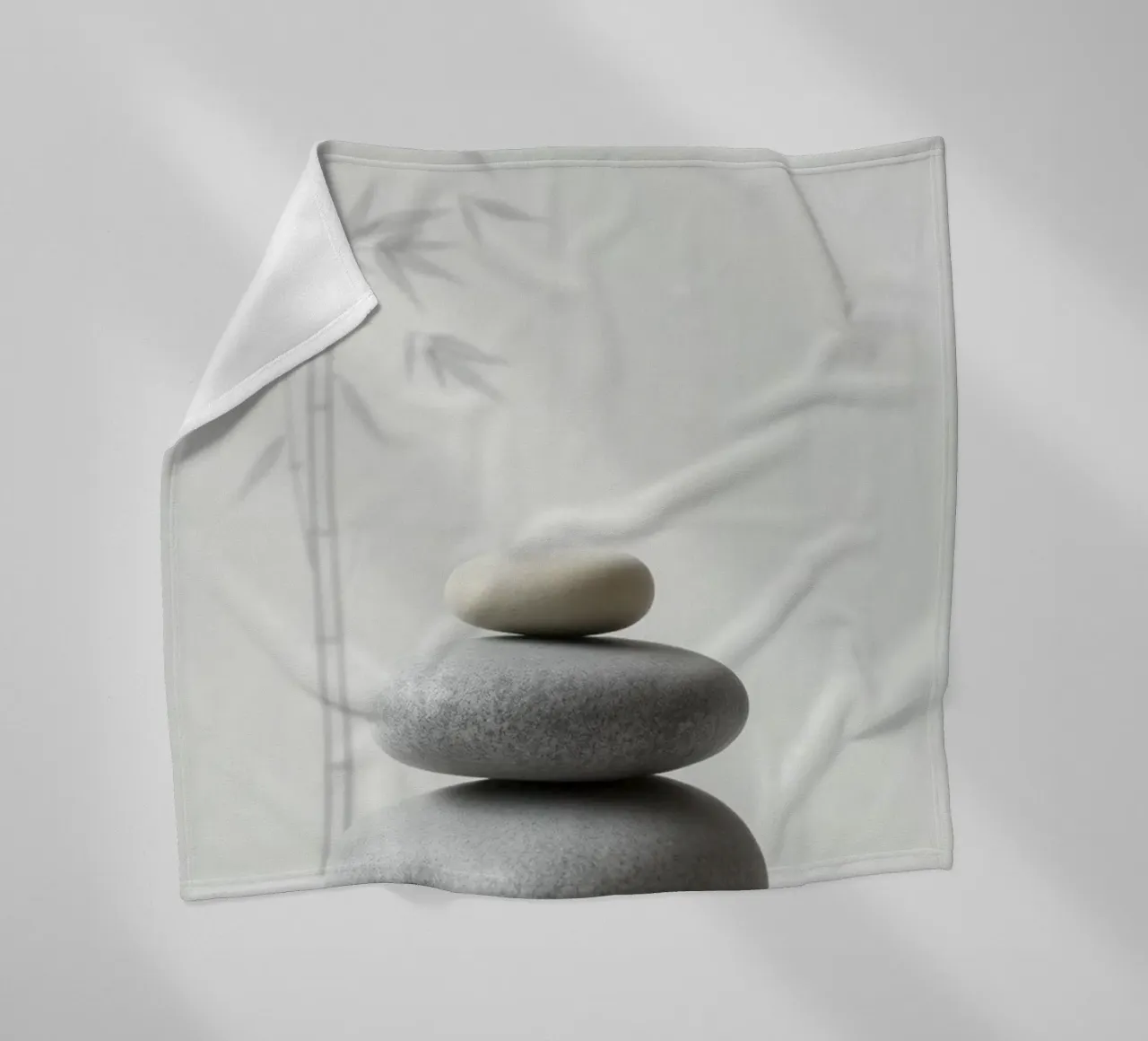 Serenità Zen: Una composizione minimalista coperta in pile da Artistic-shop