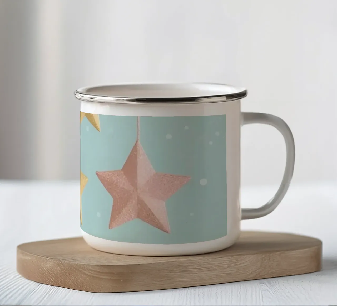Simpatici ornamenti a forma di stella pastello con fiocchi di neve tazza in smalto da DesignDoodle