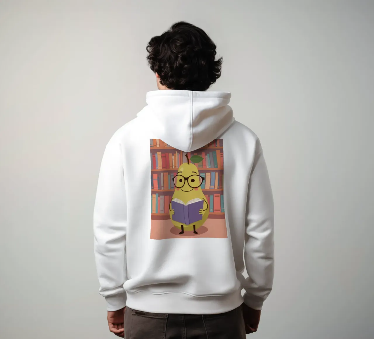 Simpatica pera felice che legge un libro con gli occhiali in biblioteca felpa con cappuccio da DesignDoodle