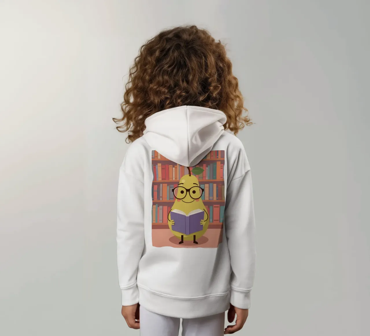 Simpatica pera felice che legge un libro con gli occhiali in biblioteca felpa bambino con cappuccio da DesignDoodle