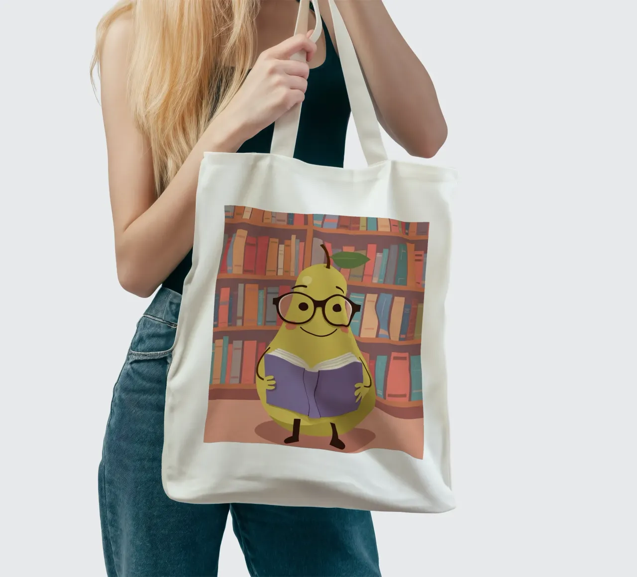 Simpatica pera felice che legge un libro con gli occhiali in biblioteca borsa in juta da DesignDoodle