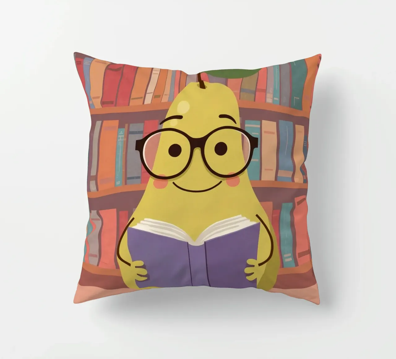 Simpatica pera felice che legge un libro con gli occhiali in biblioteca cuscino da DesignDoodle