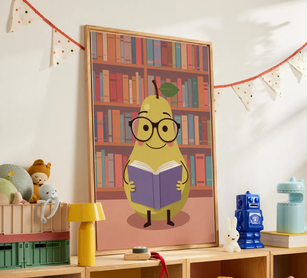 Simpatica pera felice che legge un libro con gli occhiali in biblioteca plexiglass da DesignDoodle