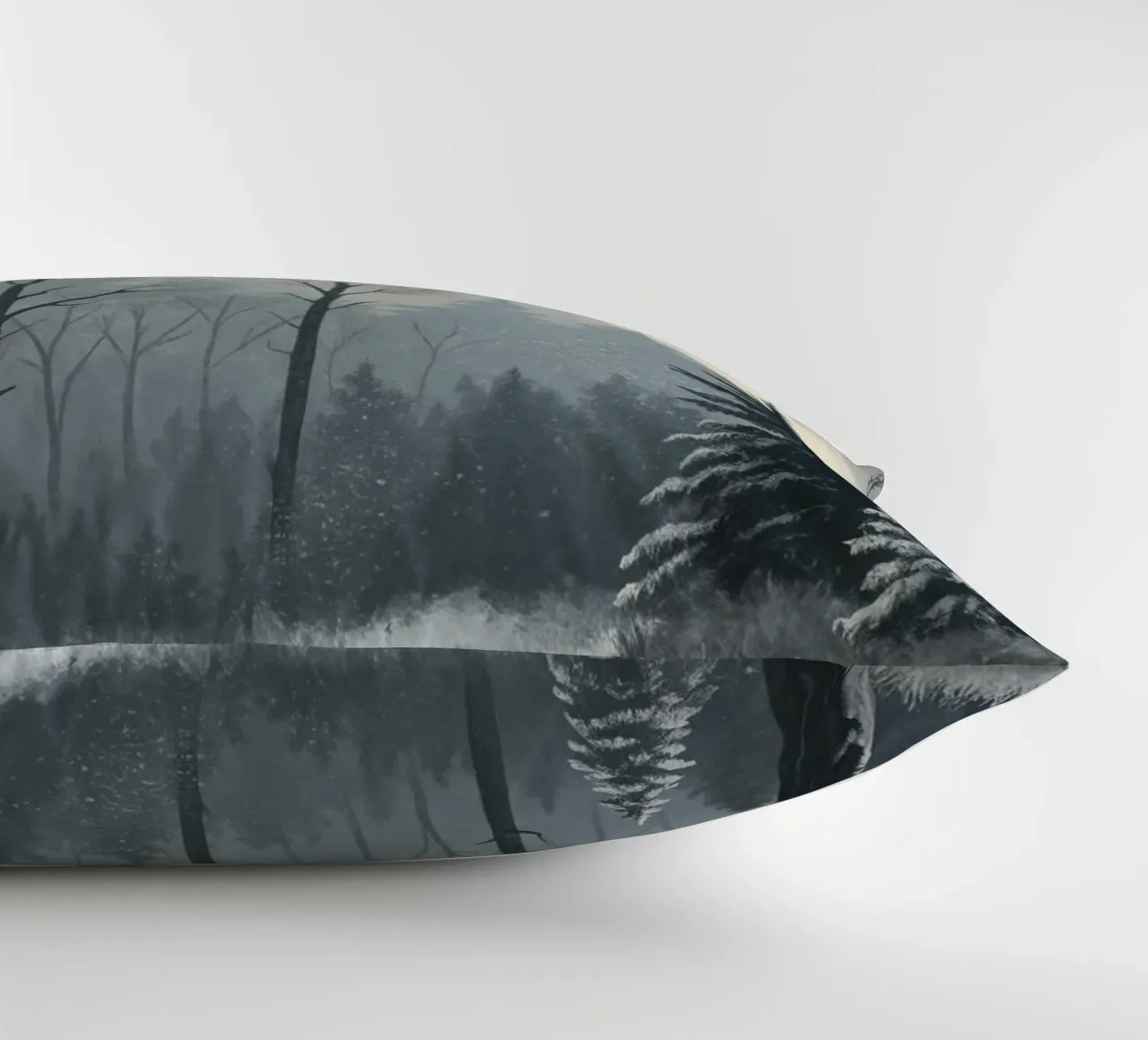 Serenità nel freddo: Un tranquillo sentiero invernale cuscino da Artistic-shop