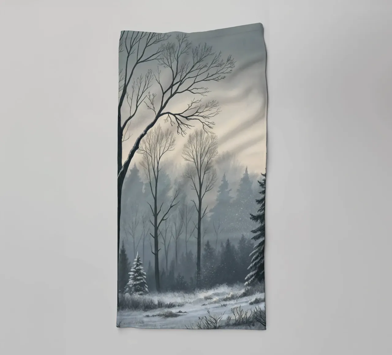 Serenità nel freddo: Un tranquillo sentiero invernale asciugamano da bagno da Artistic-shop