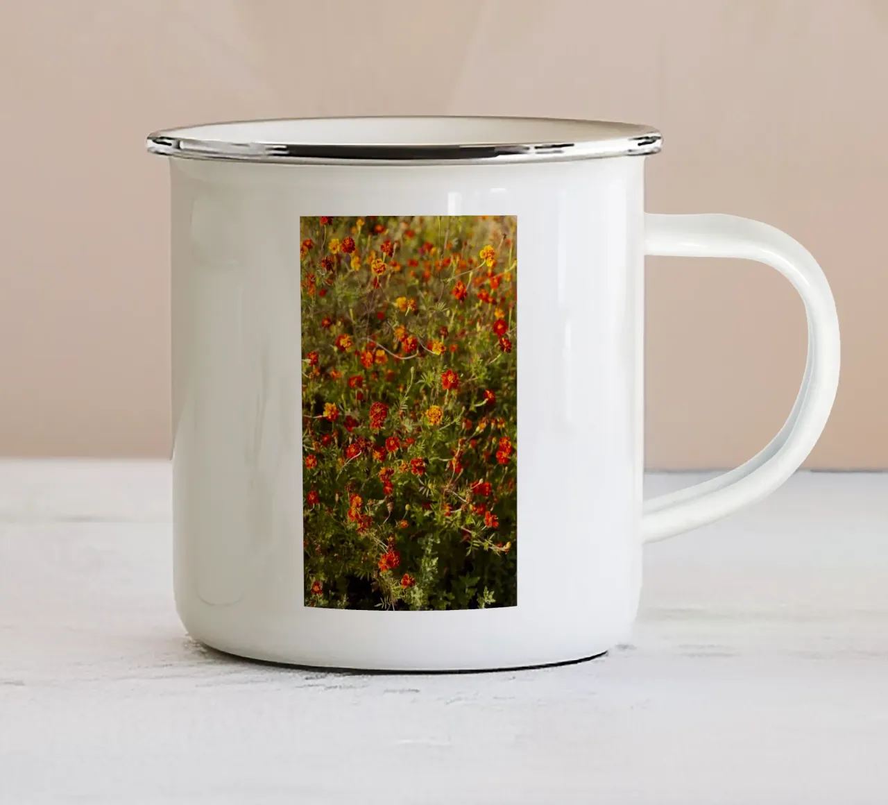 fiori rossi in Ucraina tazza in smalto da Simon Koy
