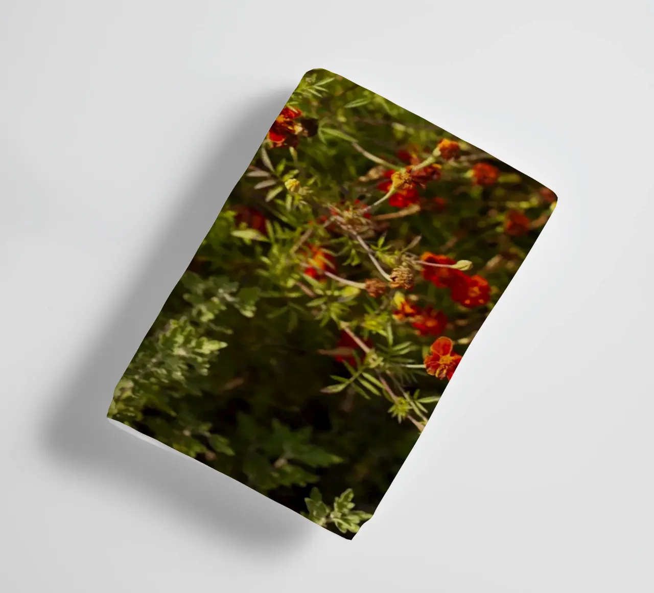 fiori rossi in Ucraina asciugamano da bagno da Simon Koy