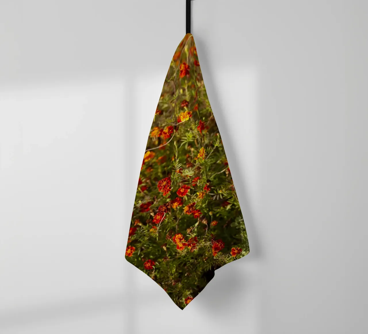 fiori rossi in Ucraina canovaccio da cucina da Simon Koy