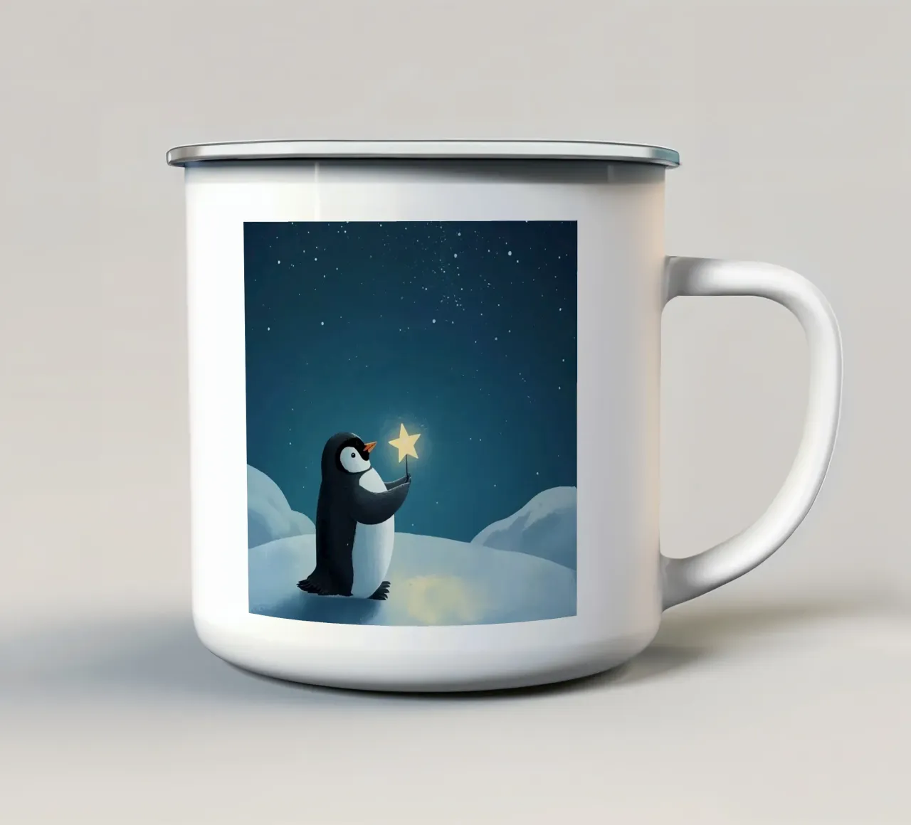 Pinguino con stella su collina innevata di notte tazza in smalto da DesignDoodle
