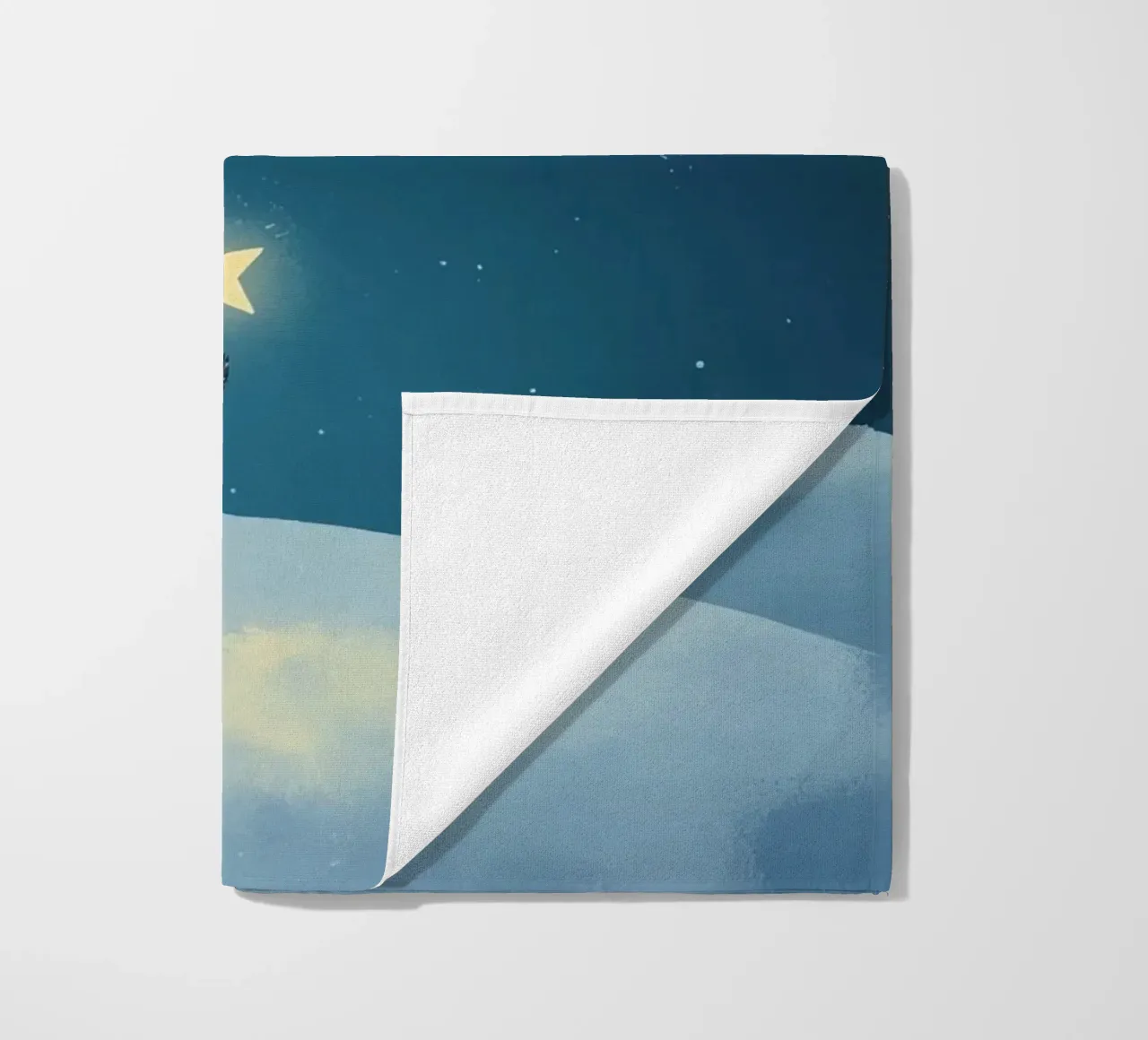 Pinguino con stella su collina innevata di notte telo mare da DesignDoodle