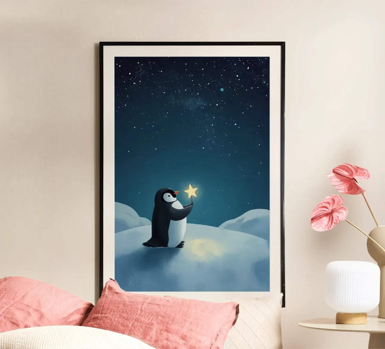 Pinguino con stella su collina innevata di notte carta hahnemühle da DesignDoodle