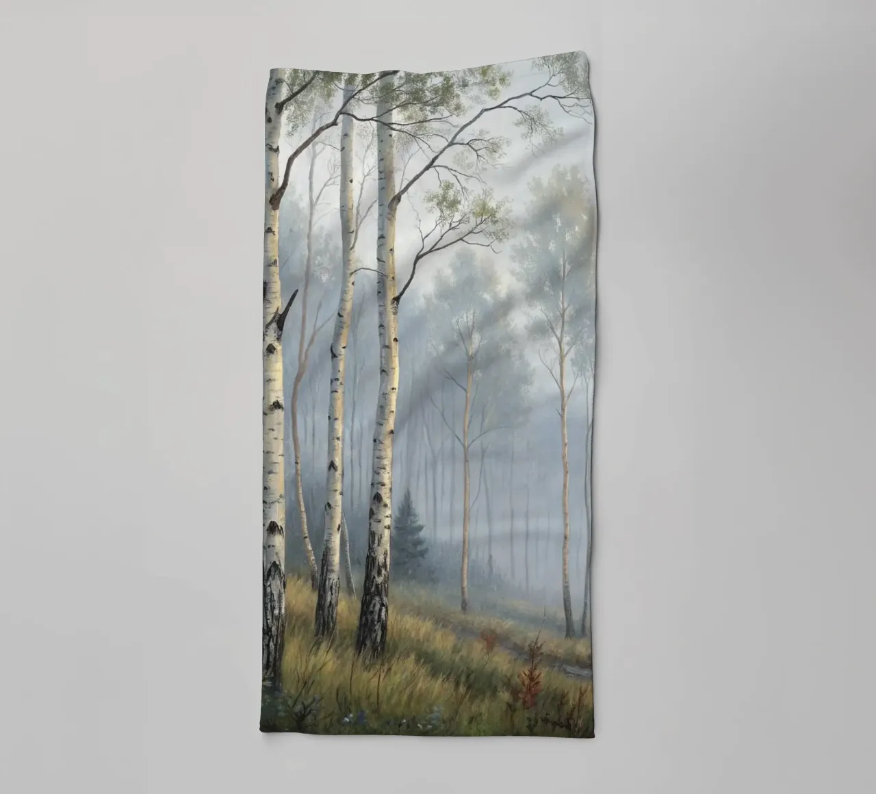 Sentiero attraverso una nebbiosa foresta di betulle e di aspri asciugamano da bagno da Artistic-shop