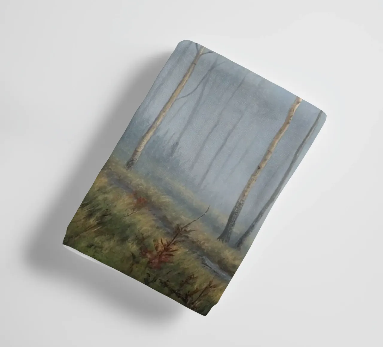 Sentiero attraverso una nebbiosa foresta di betulle e di aspri asciugamano da bagno da Artistic-shop