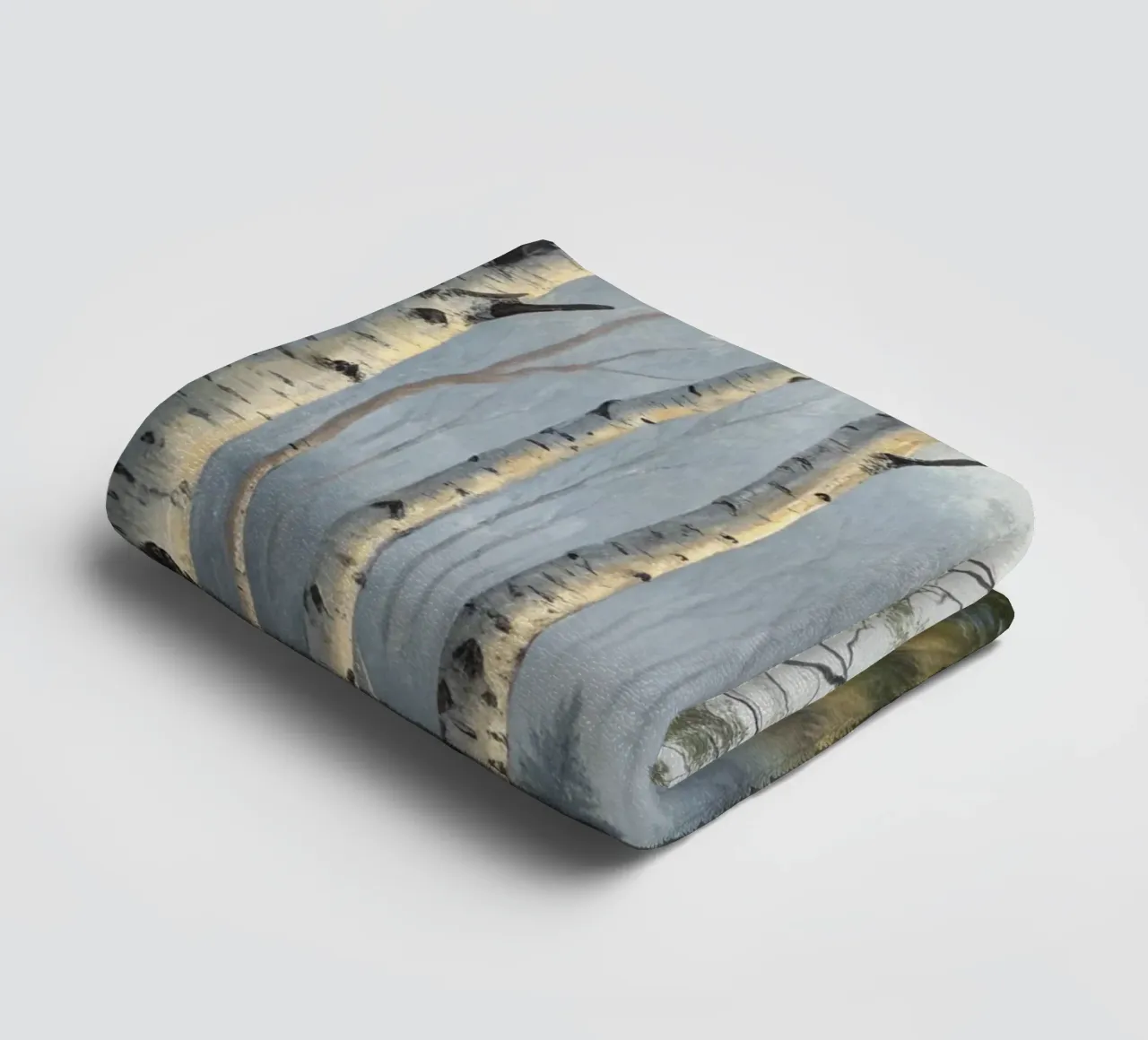 Sentiero attraverso una nebbiosa foresta di betulle e di aspri asciugamano da bagno da Artistic-shop