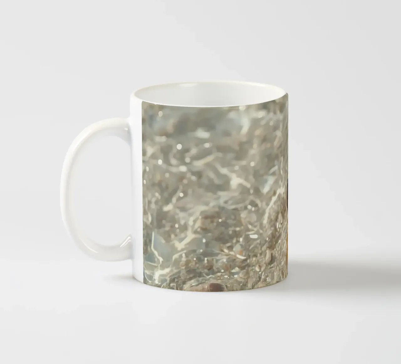Ananas cool con occhiali da sole in acqua bassa tazza in ceramica da DesignDoodle
