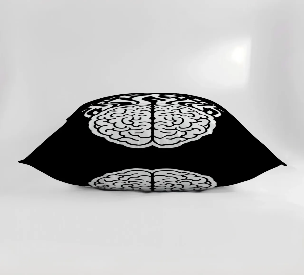 Mente accesa: Un cervello che brucia con le fiamme cuscino da Artistic-shop