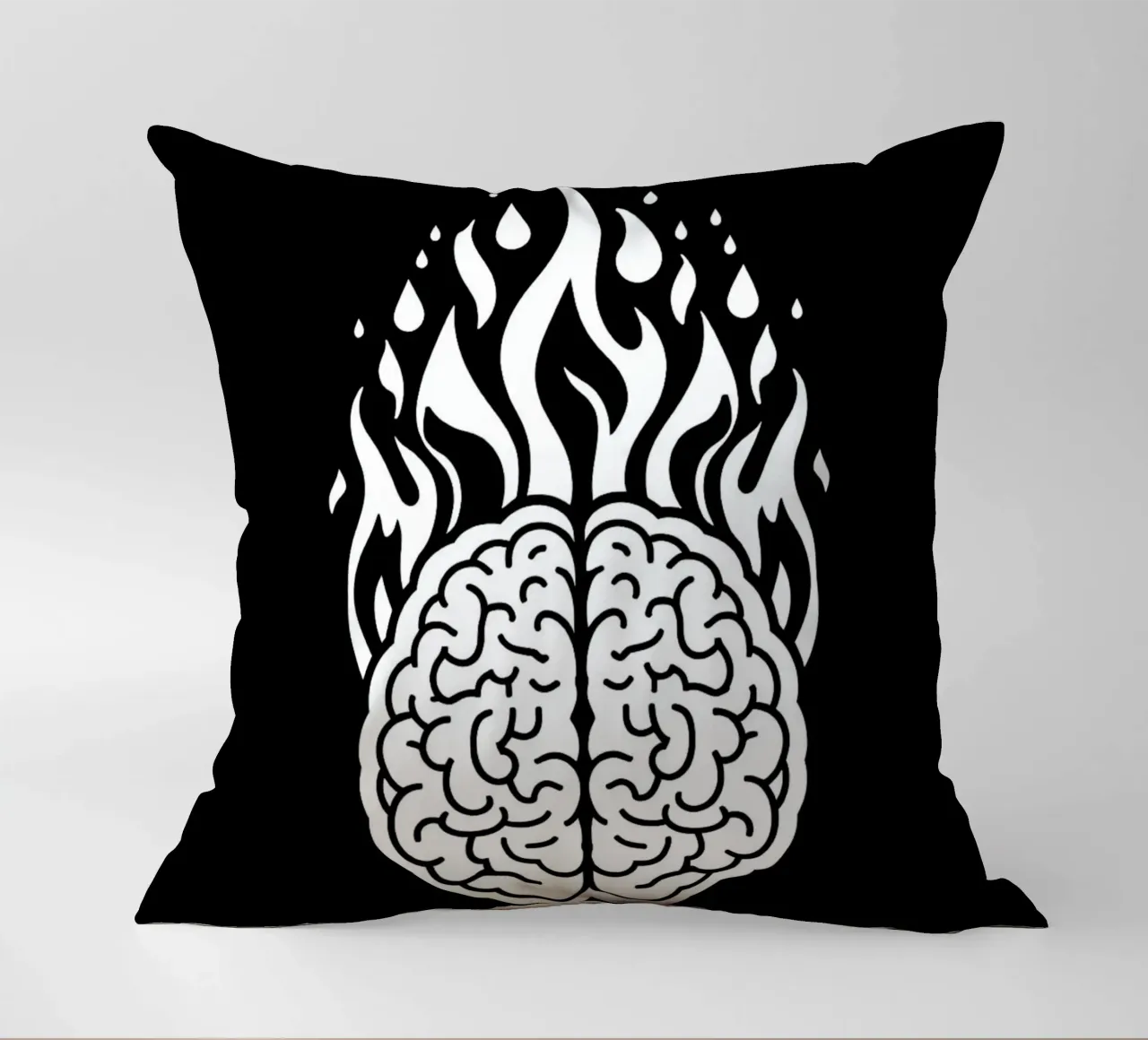 Mente accesa: Un cervello che brucia con le fiamme cuscino da Artistic-shop
