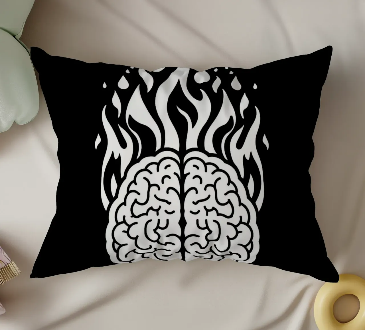 Mente accesa: Un cervello che brucia con le fiamme cuscino da Artistic-shop
