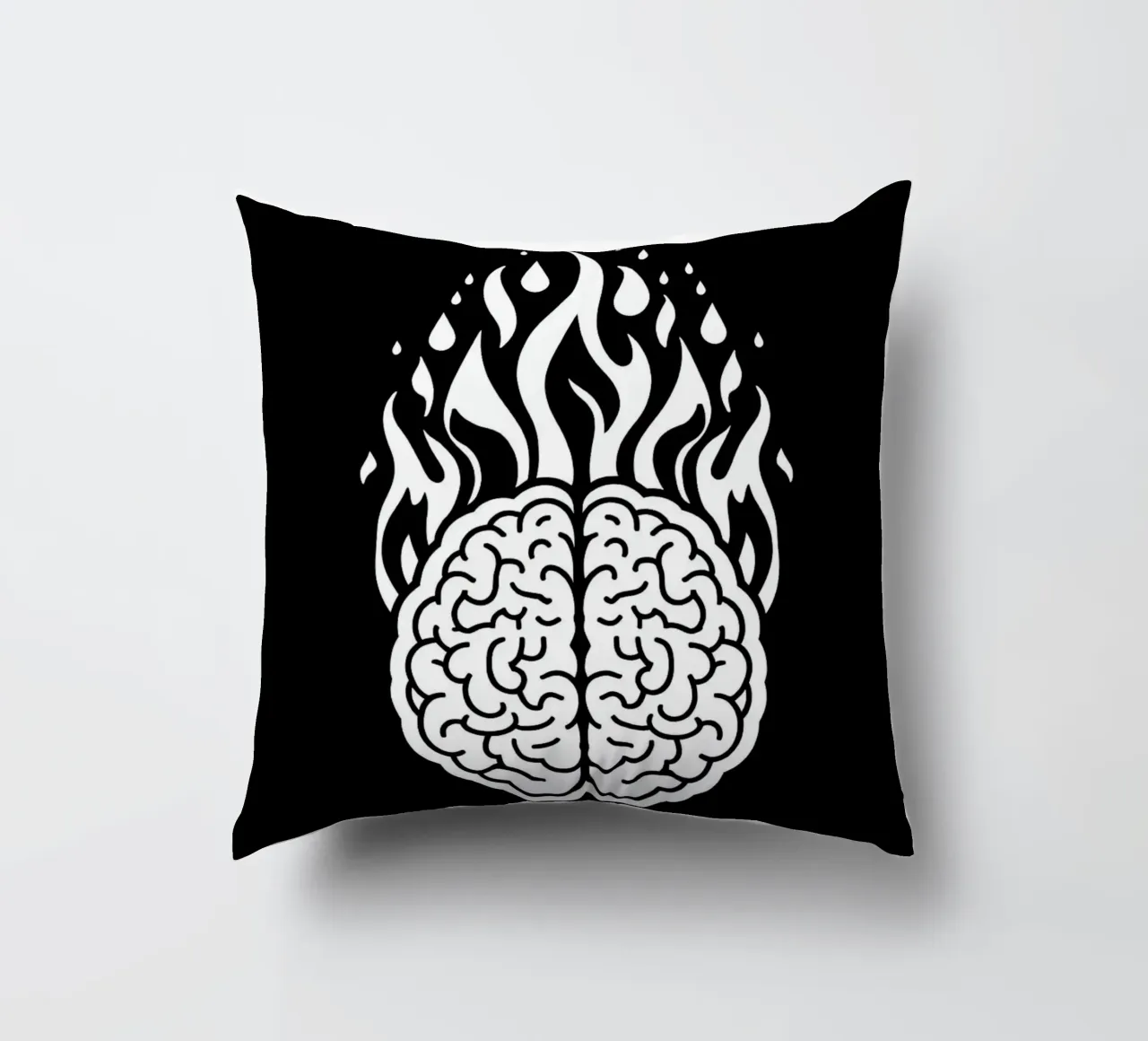 Mente accesa: Un cervello che brucia con le fiamme cuscino da Artistic-shop