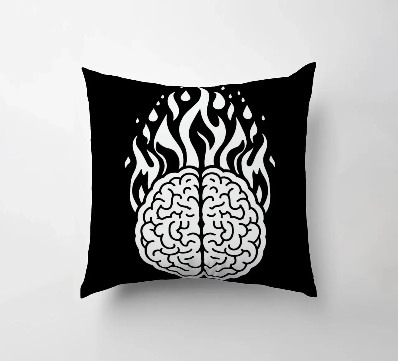 Mente accesa: Un cervello che brucia con le fiamme cuscino da Artistic-shop
