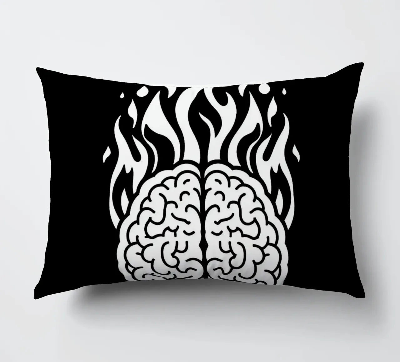 Mente accesa: Un cervello che brucia con le fiamme cuscino da Artistic-shop