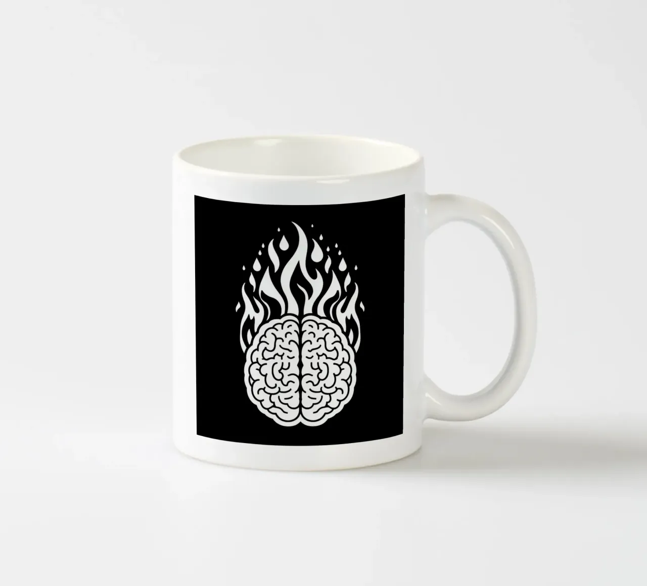 Mente accesa: Un cervello che brucia con le fiamme tazza in ceramica da Artistic-shop