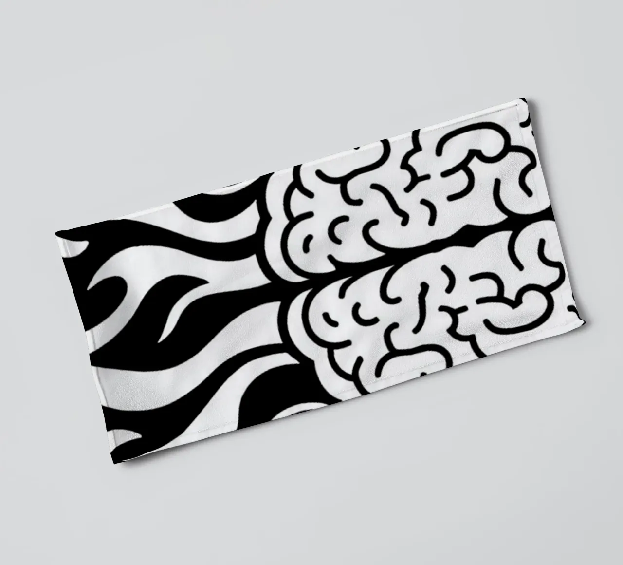 Mente accesa: Un cervello che brucia con le fiamme asciugamano da bagno da Artistic-shop