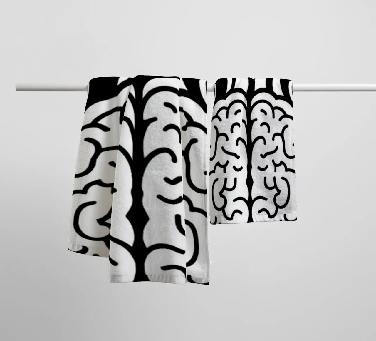 Mente accesa: Un cervello che brucia con le fiamme asciugamano da bagno da Artistic-shop
