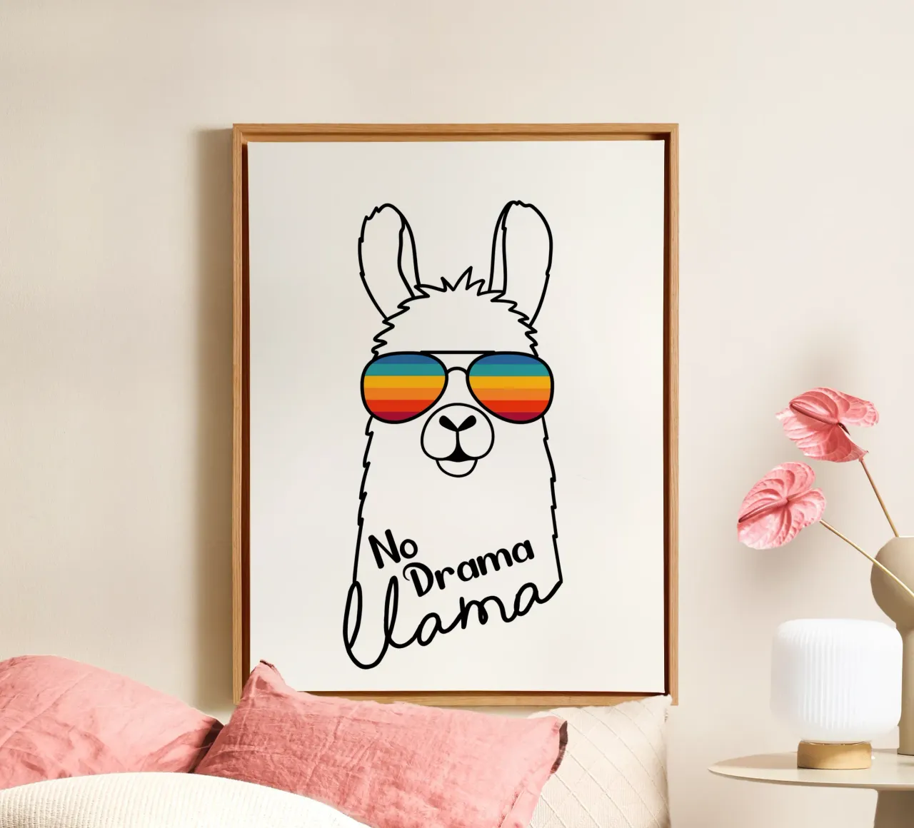 Simpatico disegno di lama che indossa occhiali da sole tela con Cornice a cassetta da BadrBrand
